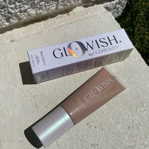 Glowish by Huda Beauty multi dew skin tint foundation- medium 05